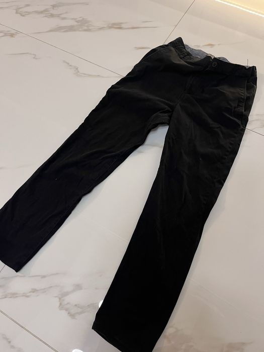 Czarne spodnie chłopięce