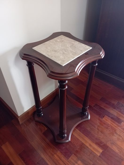 Mobília de quarto em.madeira mogno escura completa