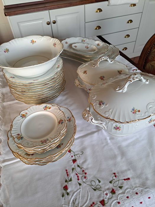 Conjunto para mesa de Jantar Porcelana, Toalha Linho e copos cristal