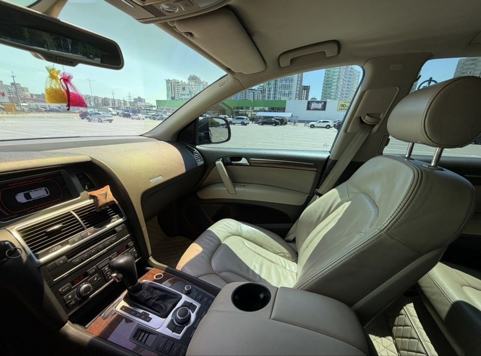 Продам Audi Q7 4.2 TFSI 2007 года.