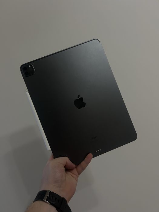 Apple iPad Pro 12.9 Apple pencil Magic Keyboard в стані нового