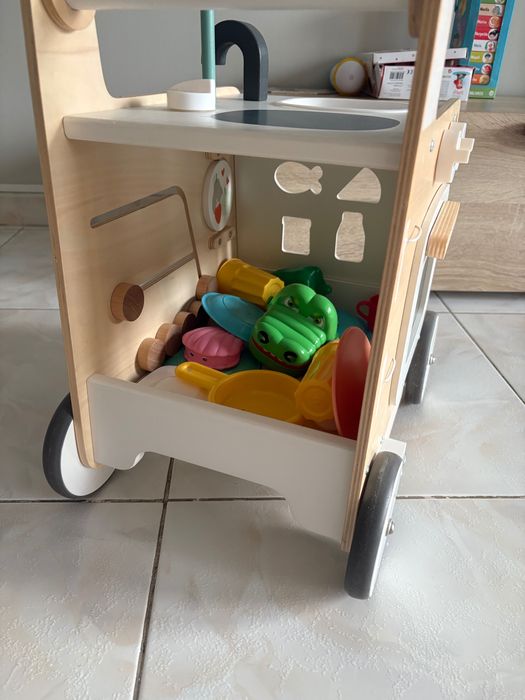 Andador de madeira para bebé como novo