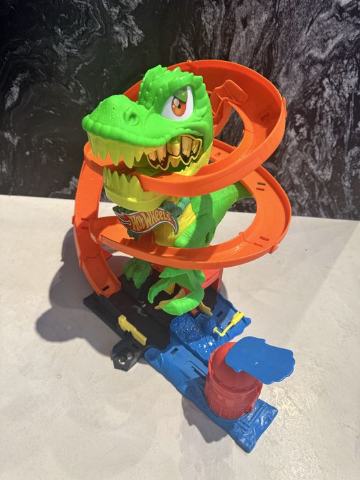 Hot wheels dinozaur