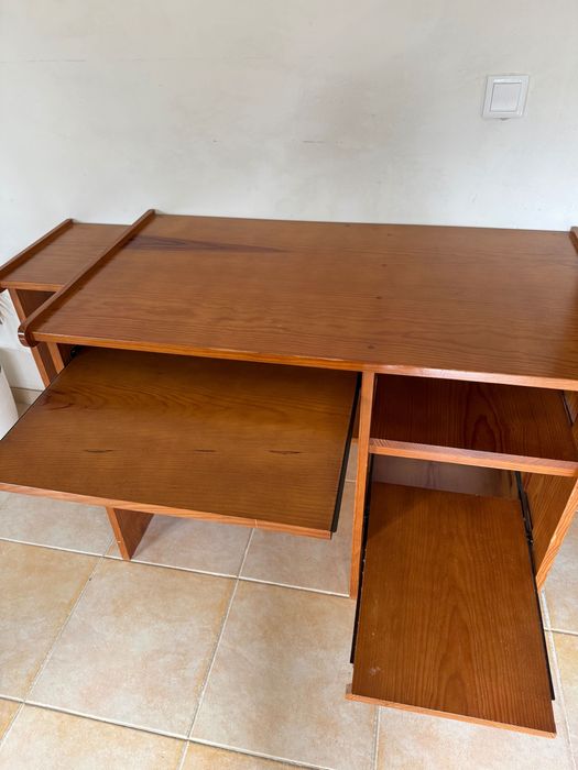 Secretária de madeira de pinho maciço