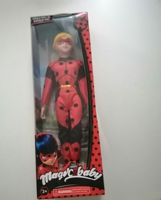 Lalka Biedrokropek z Miraculous Biedronka i czarny kot.