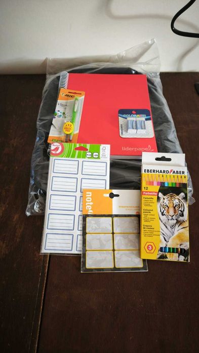 Material escolar diverso