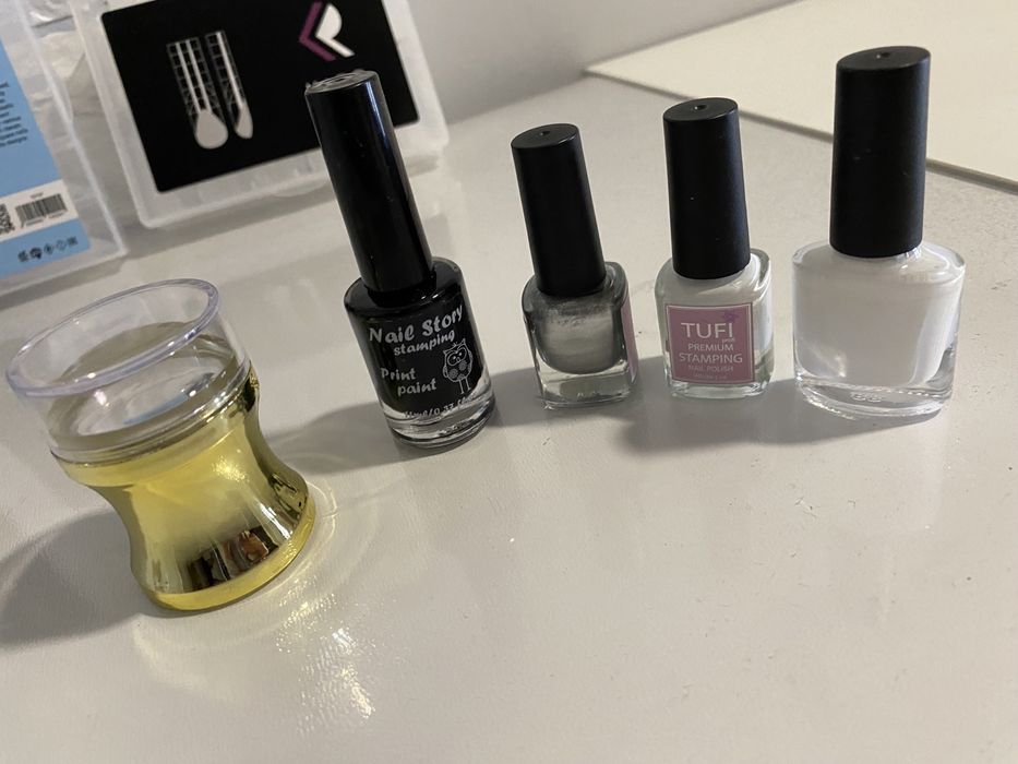 форми верхні на ногті фарби і штамп