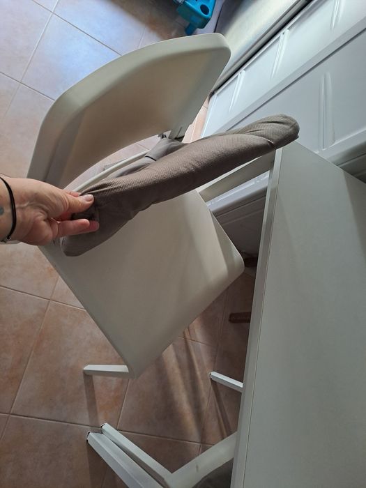 Mesa de cozinha com 2 cadeiras