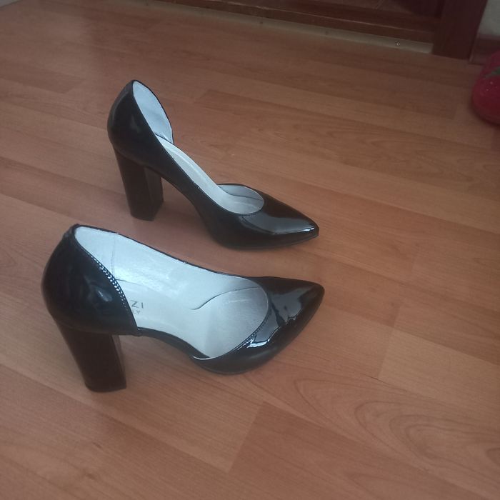 Туфлі-човники лаковані