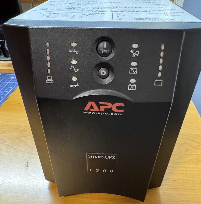 UPS APC Smart SUA1500I super stan