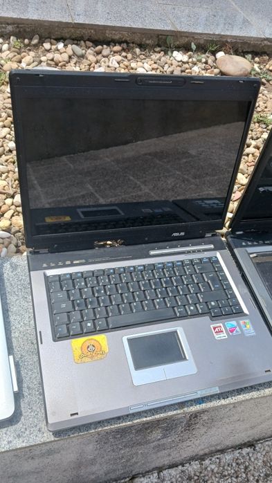 Lote computadores portáteis avariados Asus A6000 siemens