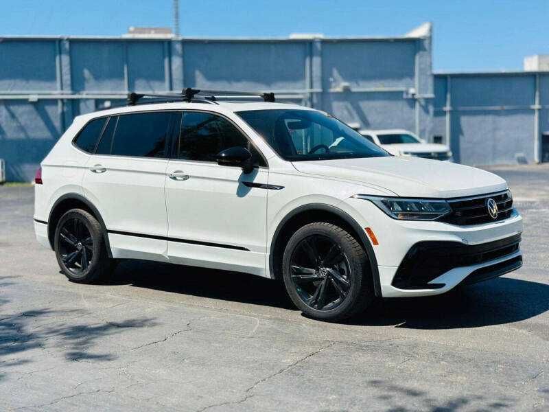2023 Volkswagen Tiguan SE R-Line Black