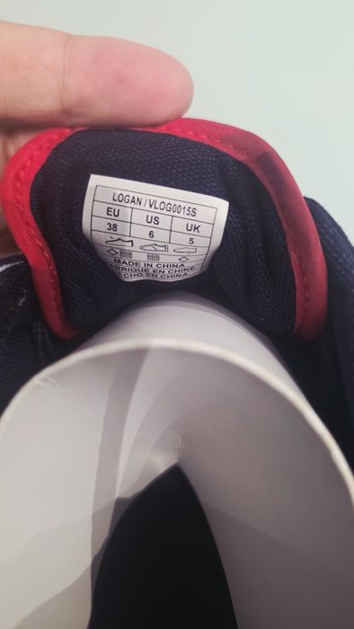 Sapatilhas / Tênis Levi's Novos com Etiqueta - Tamanho 38