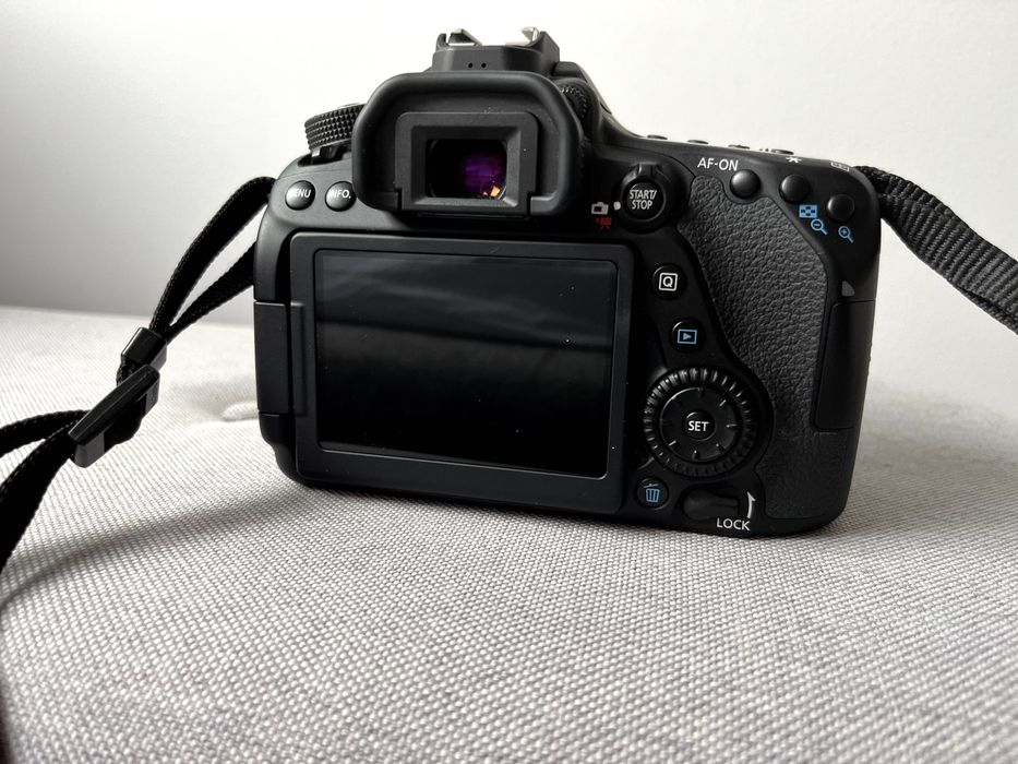 Lustrzanka Canon 80D + obiektyw EF-S 18-135 USM zestaw jak nowy zestaw