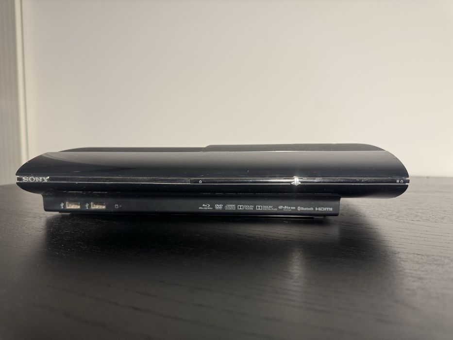 PlayStation 3 Super Slim z grami w zestawie