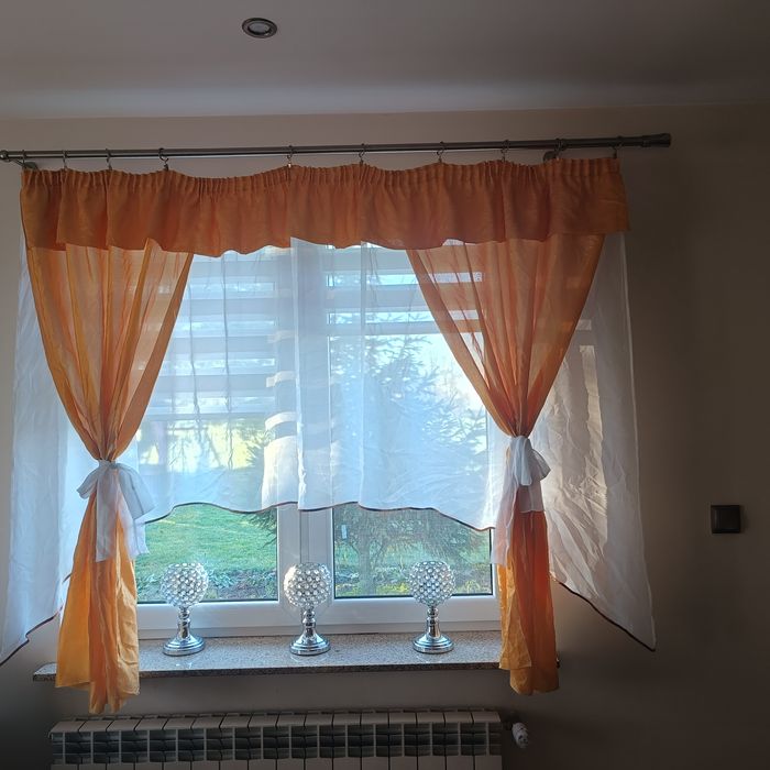 Firanka pomarańczowo/żółto-biała na karnisz 2 m