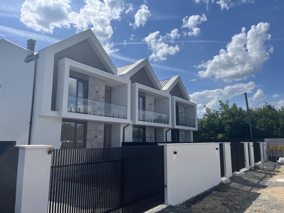 Продаж з частковим ремонтом (50%)котеджу (таунхаус, будинок) в с.Минай