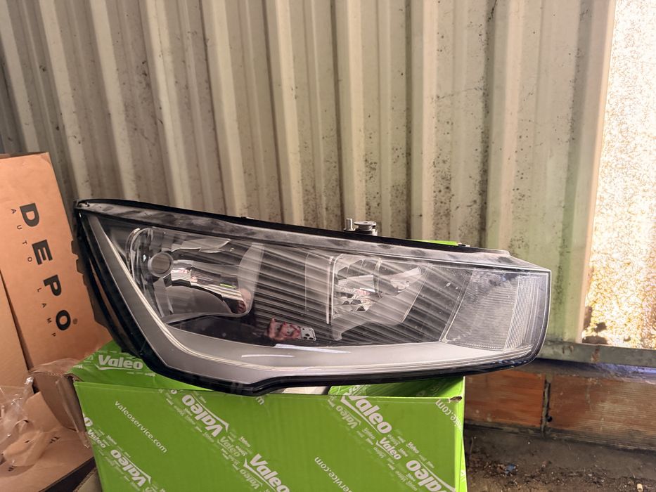 Farol direito Audi A1 8X