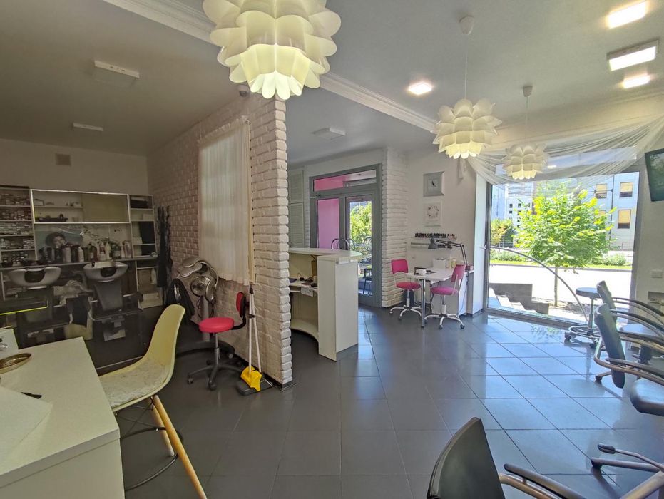 Продаж діючого салону краси з обладнанням