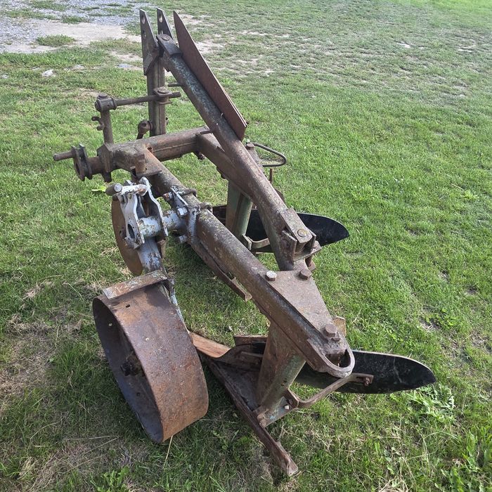 Плуг 2 корпусний Польський