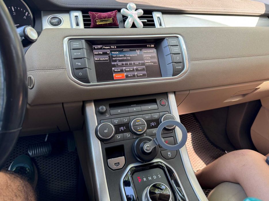 Продамо сімейний Range Rover Evoque з надійним дизельним двигуном 2.2.