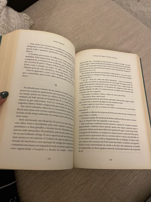 Livro “o rapaz que seguiu o pai para Auschwitz”