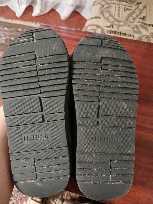 Уги натуральний замш на дівчинку розмір  31