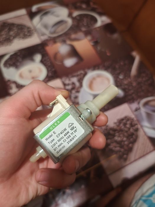 Продам кофемашину рожковая Zelmer ZCM2184X на запчасти.