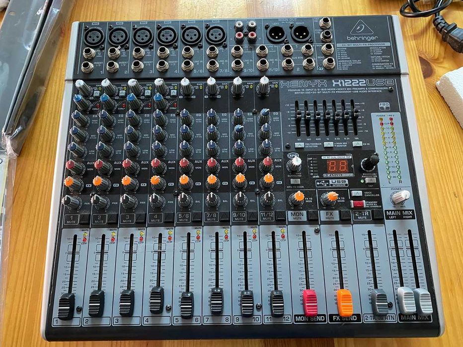 Behringer XENYX X1222USB