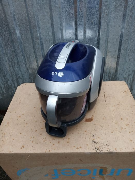 Пилесос LG 2000 W