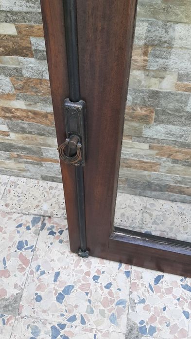 Janelas em Mogno Maciço