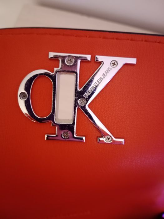 Czerwona torebka Calvin Klein z potwierdzeniem zakupu