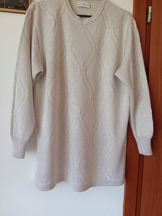 Damski, beżowy sweterek ze srebrną nitką, rozmiar 46