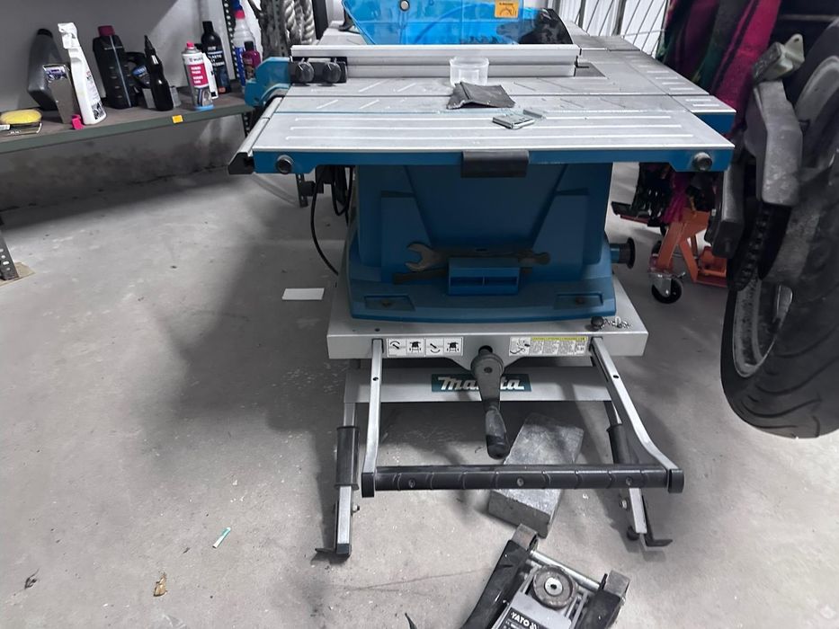 MAKITA MLT100 Piła Pilarka stołowa plus stół