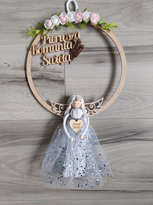 Aniołek z makramy wiszący komunia święta chrzest