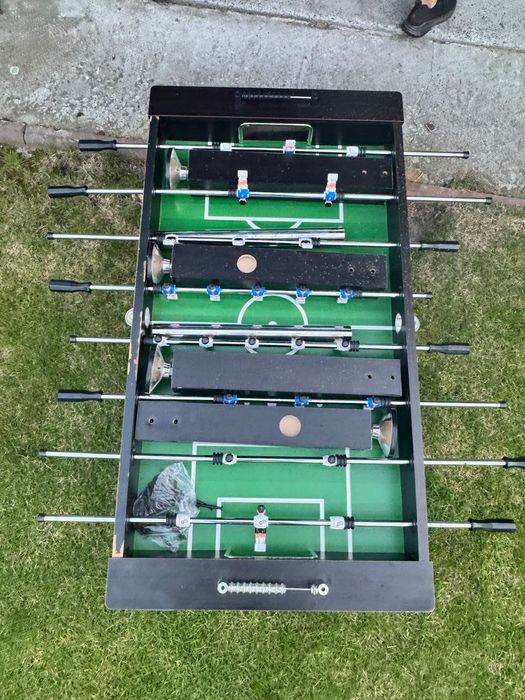 Stół z piłkarzykami