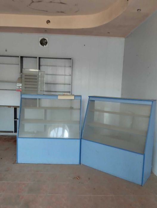 торг. вітрини,  барна стійка, дешево,