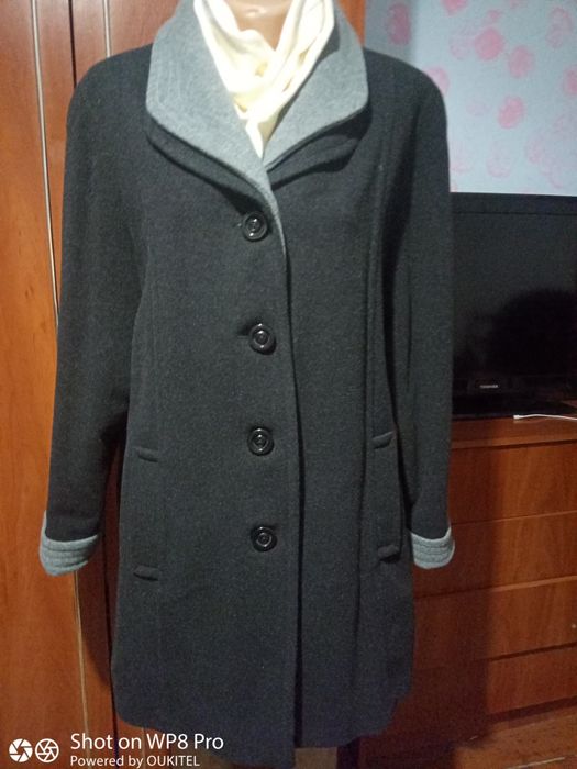 Пальто жіноче .    .