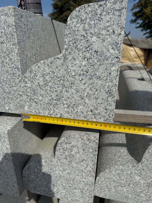 Krawężnik granitowy 21x24x100cm