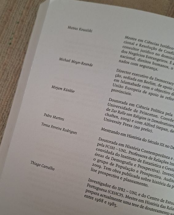 Duas revistas RI Relações Internacionais por 3 euros