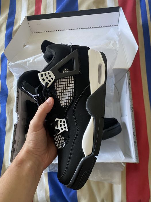 Air Jordan 4 Preros e Brancos 43