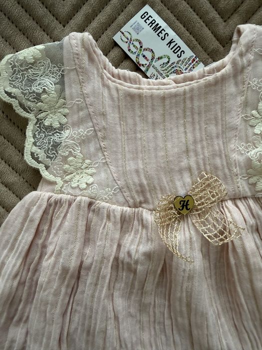 Сукня на дівчинку 6-9 міс