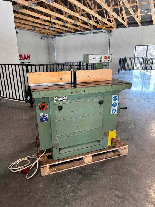 Frezarka dolnowrzecionowa JAROMA  wrzeciono uchylne pod kątem