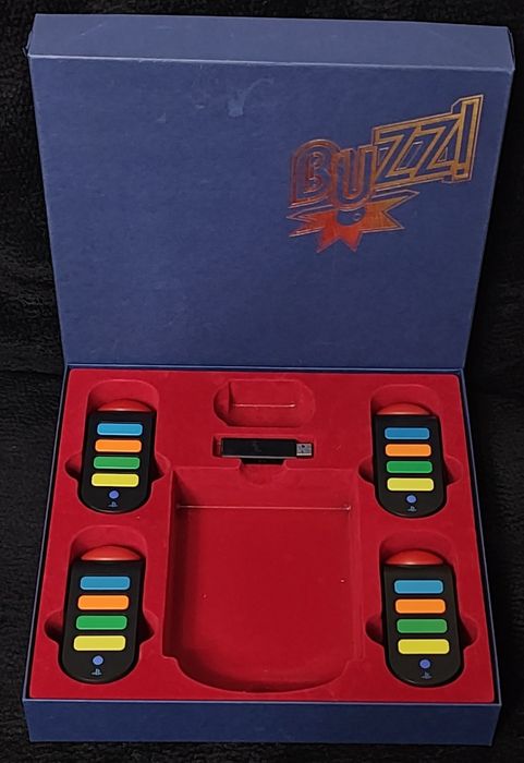 Buzzery bezprzewodowe do PS3 i PS2 obsługujące gry Buzz Komplet w Etui