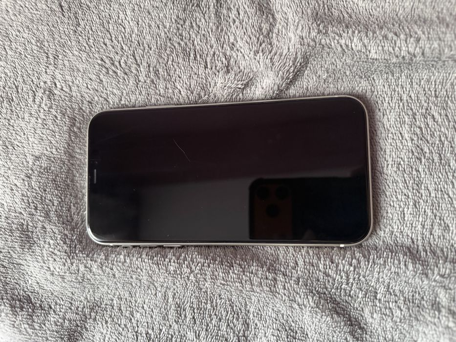 iPhone 11 dobry stan