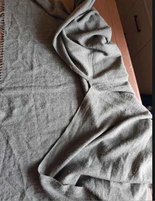 97. Szare ponczo szal z frędzlami