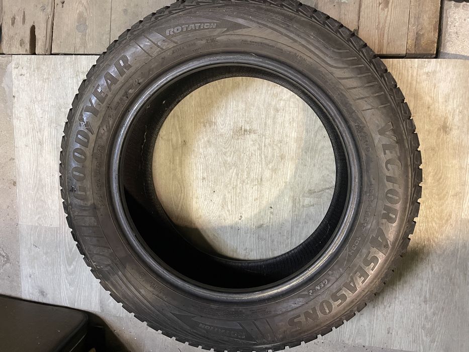 Goodyear vector 4 seasons R17