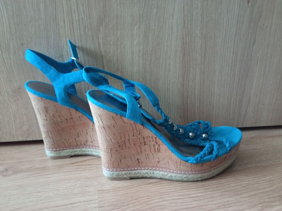 Guess sandały na koturnie, koturny turkusowe w rozmiarze 39
