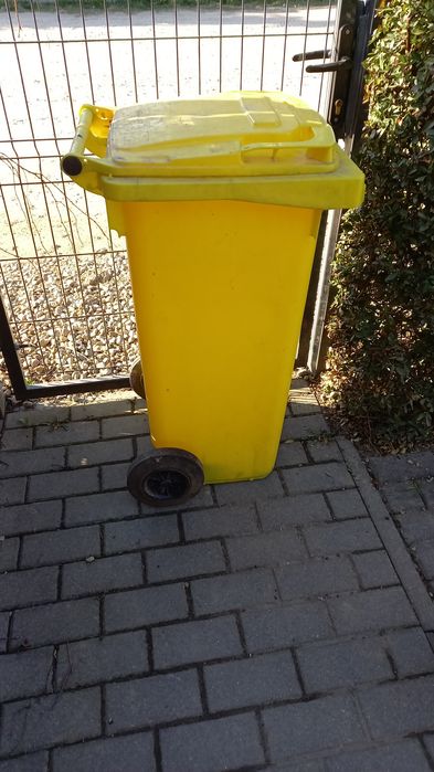 Żólty kubeł 120l