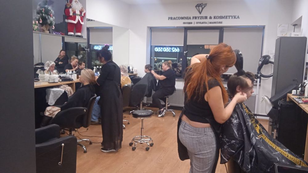 Sprzedam salon  fryzjersko kosmetyczny ze wszystkim 150000